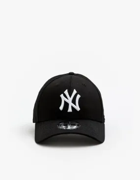 New York Yankees 9FORTY Strapback Cap - Black/White