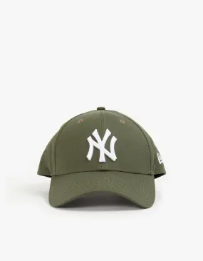 New York Yankees 9FORTY Strapback Cap - New Olive/White