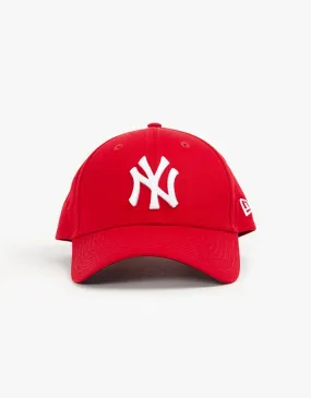 New York Yankees 9FORTY Strapback Cap - Scarlet/White